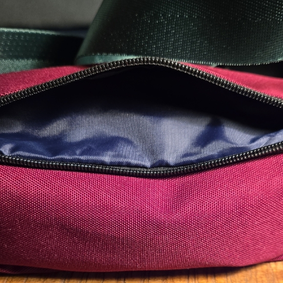 Mariconera WYLD Burgundy and Green Crossbody Bag With Tote - Picture 4 of 5